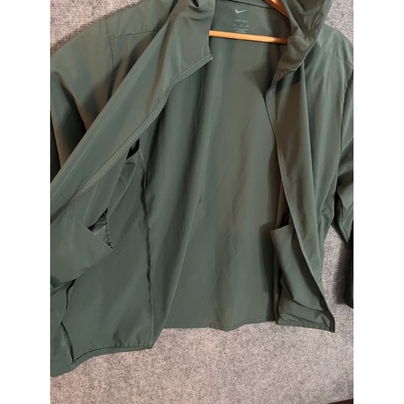 Nike Men's Green Hooded Jacket - Picture 4 of 7